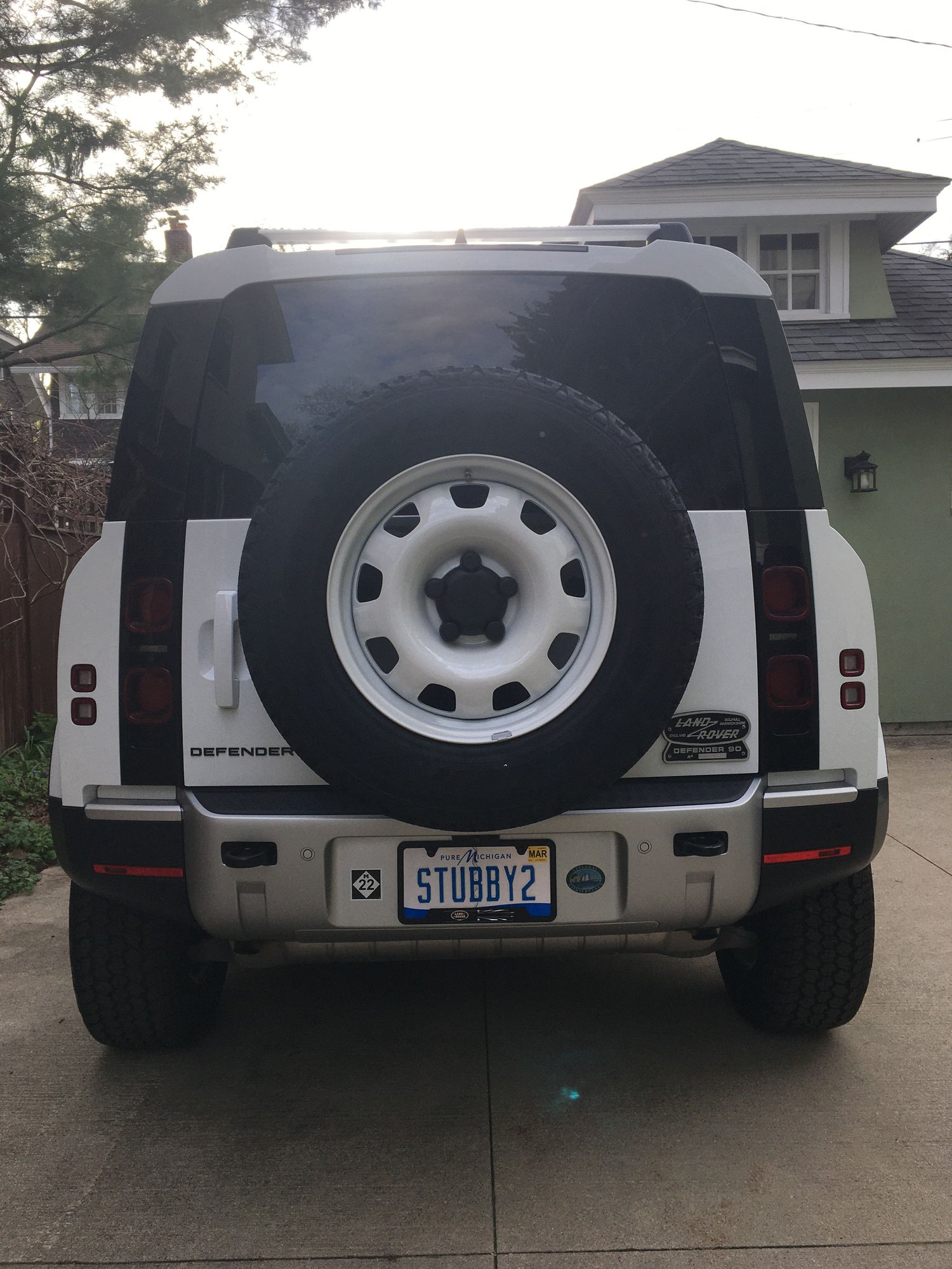 2021 Land Rover Defender - 2021 Land Rover Defender 90 Base Model for Sale - Used - VIN SALEK6RX4M2050678 - 14,500 Miles - 4 cyl - AWD - Automatic - SUV - White - Grand Rapids, MI 49506, United States