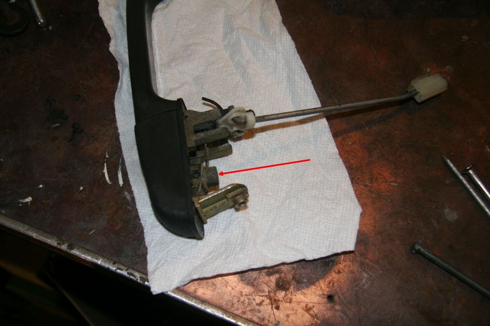 Key just spins in door lock? Here's a DIY fix for 20032004 Disco 2's