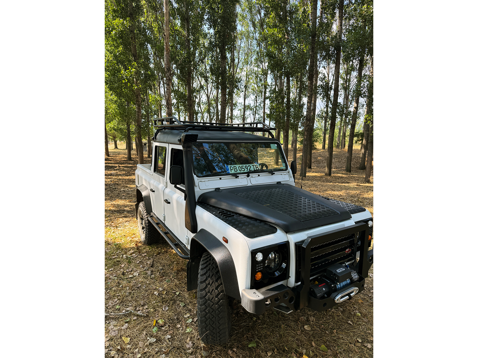 1993 Land Rover Defender 110 - LAND ROVER DEFENDER 110 PICK UP CREW CAB TRUCK Fully Restored - Used - VIN SALLDFB585A700856 - 5,000 Miles - 5 cyl - AWD - Manual - Truck - White - Sofia, Bulgaria