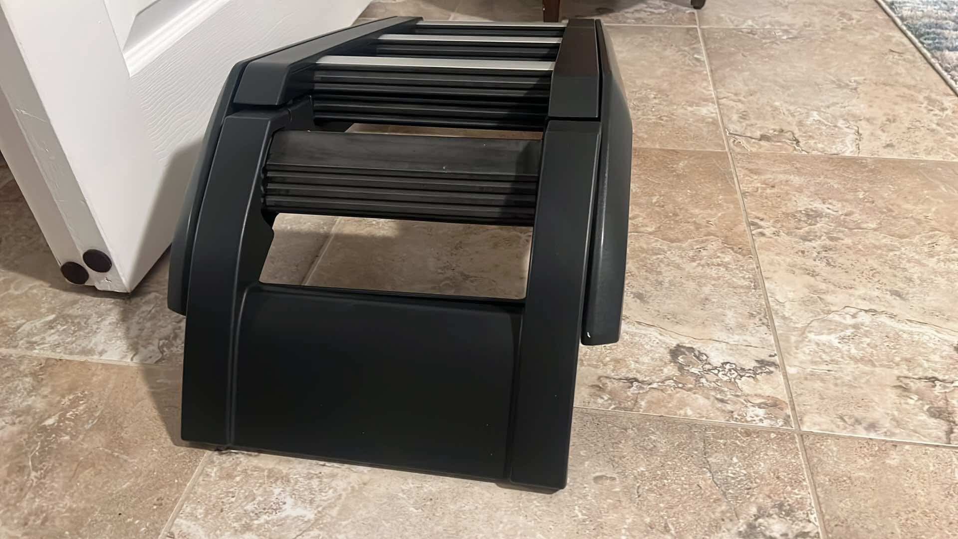 Accessories - L663 Defender Ladder - Used - 0  All Models - Wellington, FL 33414, United States