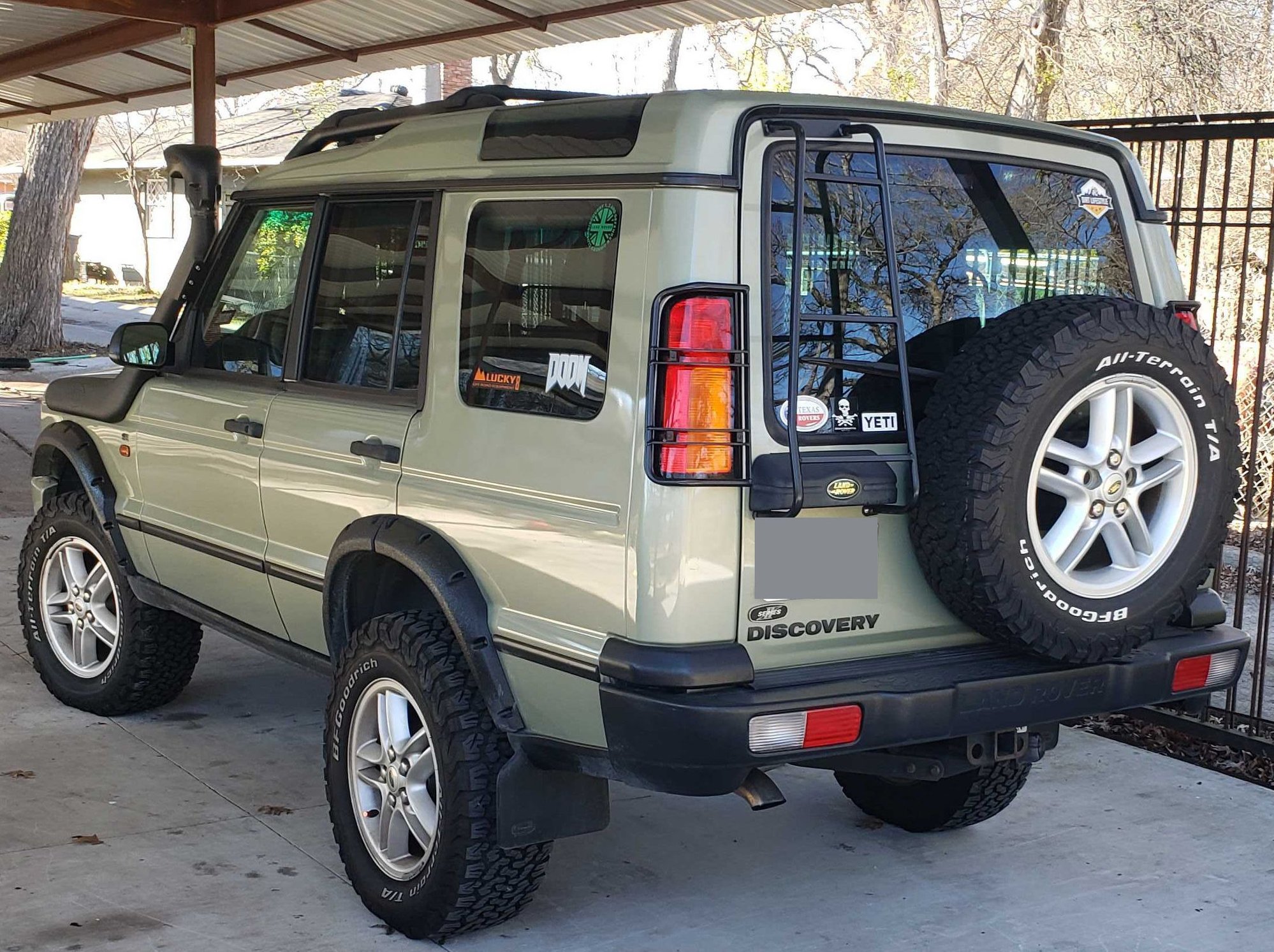 2004 Land Rover Discovery - for sale- 2004 Vienna green discovery 2 10,000 obo - Used - VIN salty19444a867895 - 143,997 Miles - 8 cyl - 4WD - Automatic - SUV - Other - Mesquite, TX 75150, United States