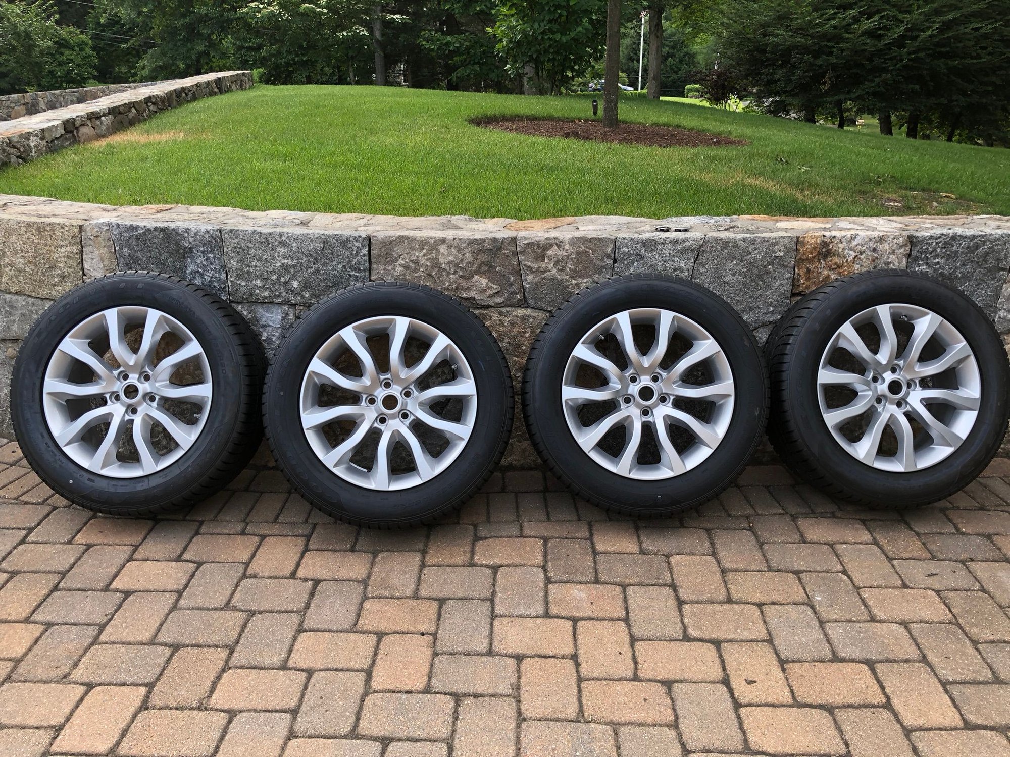 Wheels and Tires/Axles - 20” OEM Range Rover Sport Wheels (LR044848) & Tires w/TPMS. Brand New Takeoffs - New - 2014 to 2021 Land Rover Range Rover Sport - Greenwich, CT 06831, United States