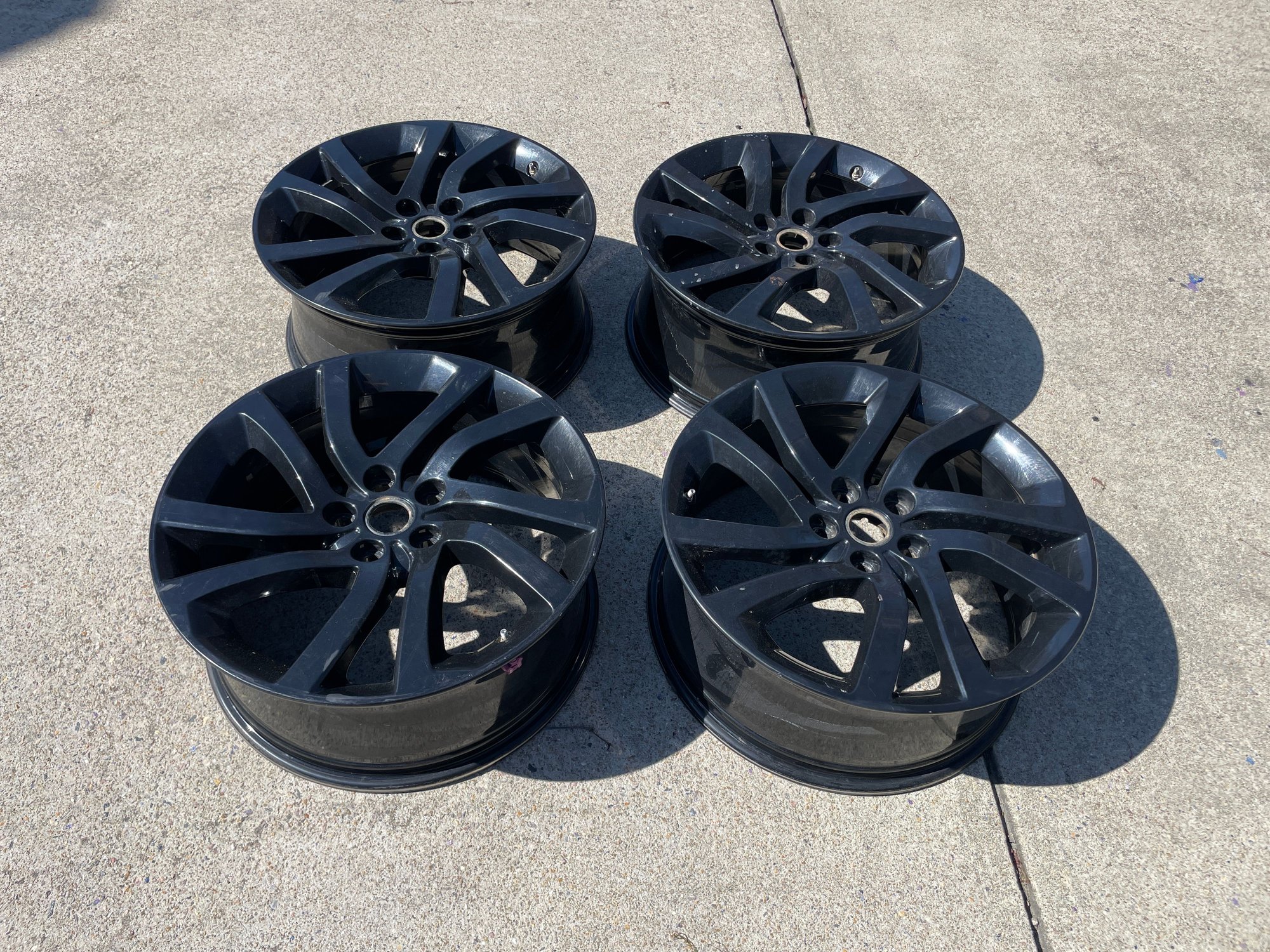 Wheels and Tires/Axles - Discovery 5 Alloy Wheel - 20' 5 Split-Spoke 'Style 5011' - Used - 2017 to 2024 Land Rover Discovery - Raleigh, NC 27614, United States