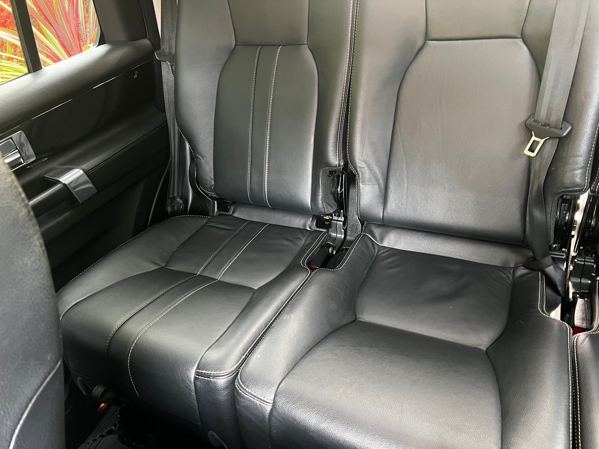 2011 Land Rover LR4 - 2011 LR4 Metropolis Black Edition for sales NorCal - Used - VIN salag2d42ba584805 - 119,000 Miles - 8 cyl - 4WD - Manual - SUV - Black - Mill Valley, CA 94941, United States
