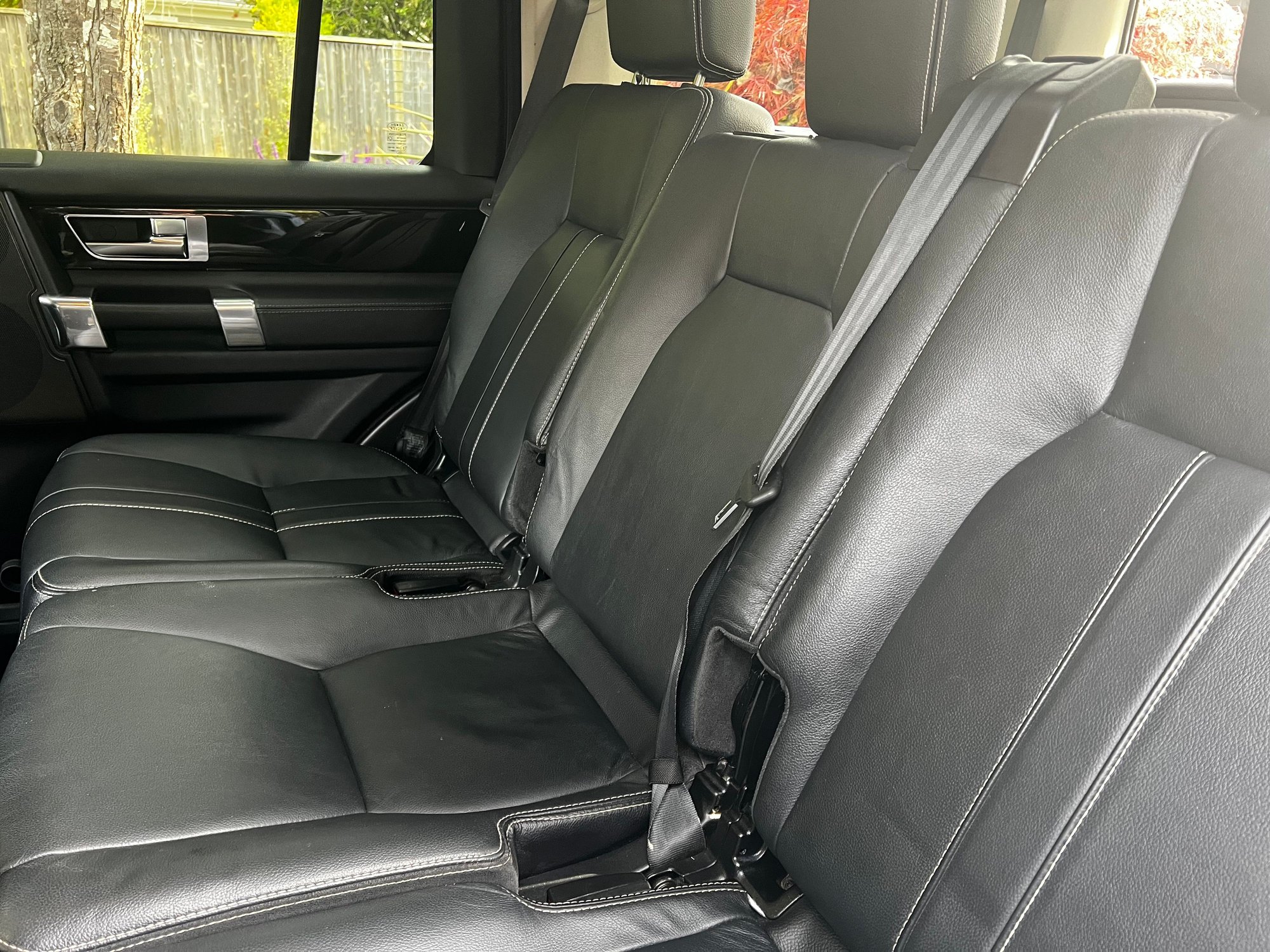 2011 Land Rover LR4 - 2011 LR4 Metropolis Black Edition for sales NorCal - Used - VIN salag2d42ba584805 - 119,000 Miles - 8 cyl - 4WD - Manual - SUV - Black - Mill Valley, CA 94941, United States
