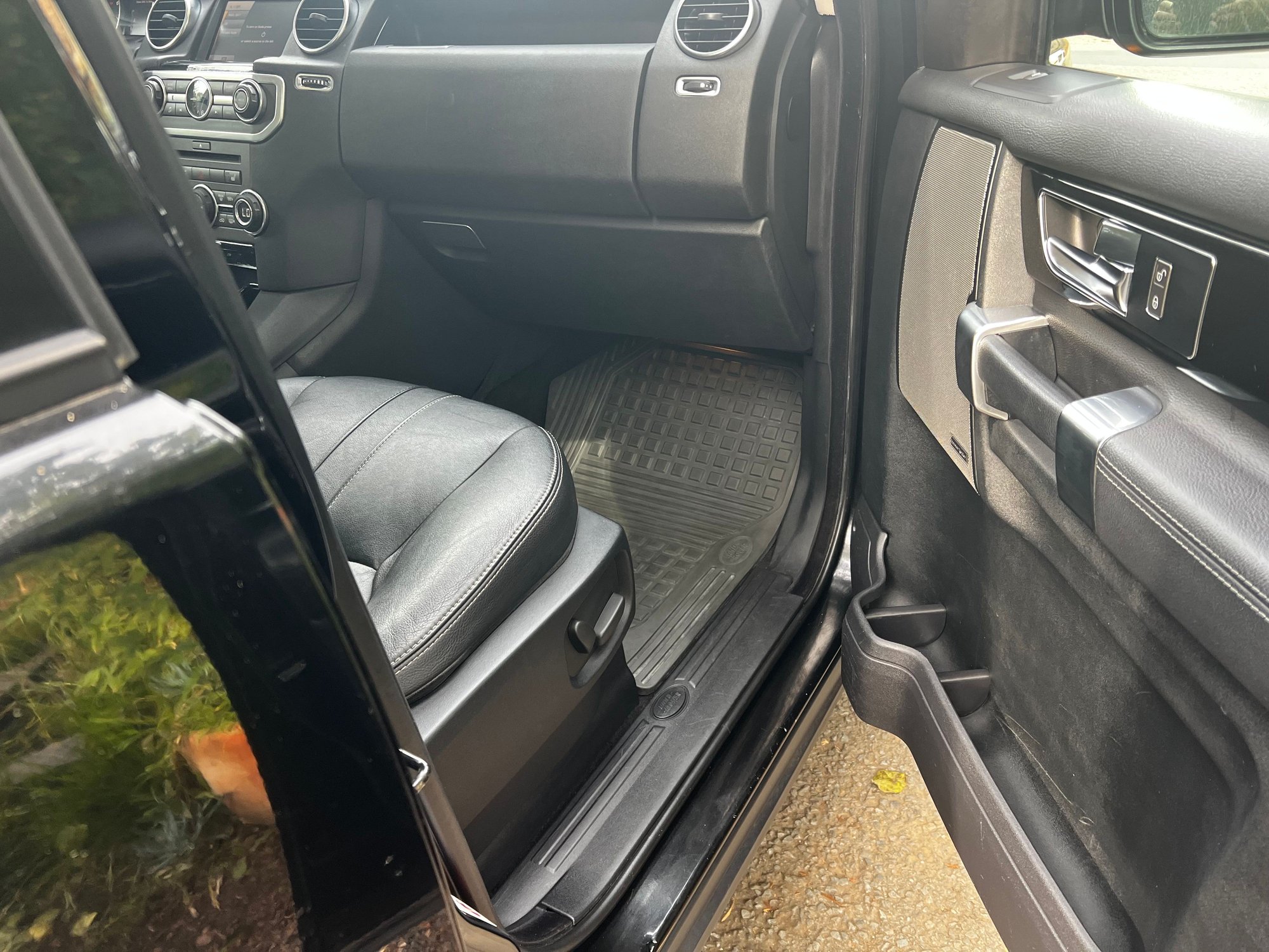 2011 Land Rover LR4 - 2011 LR4 Metropolis Black Edition for sales NorCal - Used - VIN salag2d42ba584805 - 119,000 Miles - 8 cyl - 4WD - Manual - SUV - Black - Mill Valley, CA 94941, United States