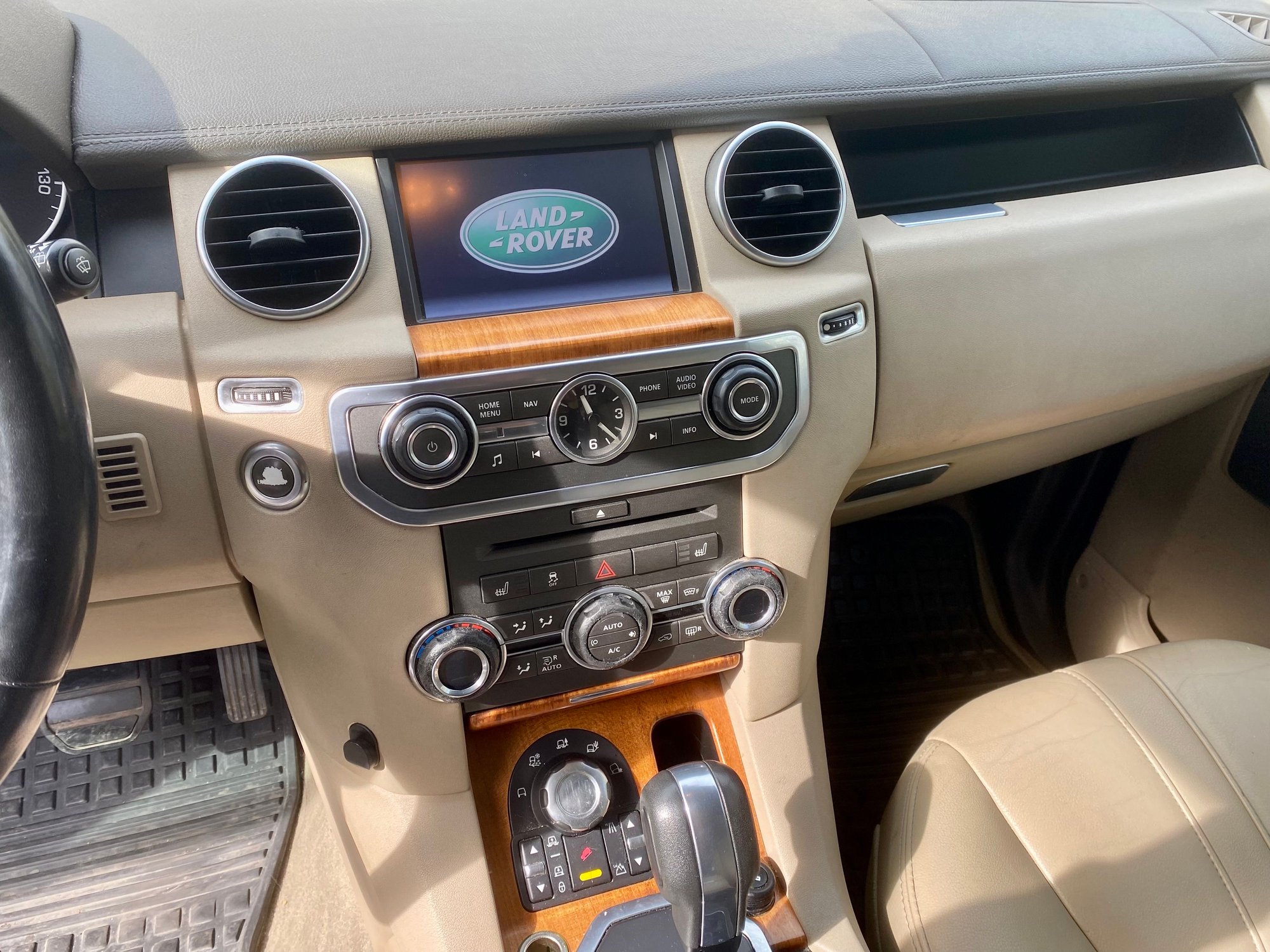 2011 Land Rover LR4 - 2011 LR4 HSE Galway Green - Used - VIN SALAG2D49BA568357 - 158,000 Miles - 8 cyl - 4WD - Automatic - SUV - Other - Pelham, NY 10803, United States