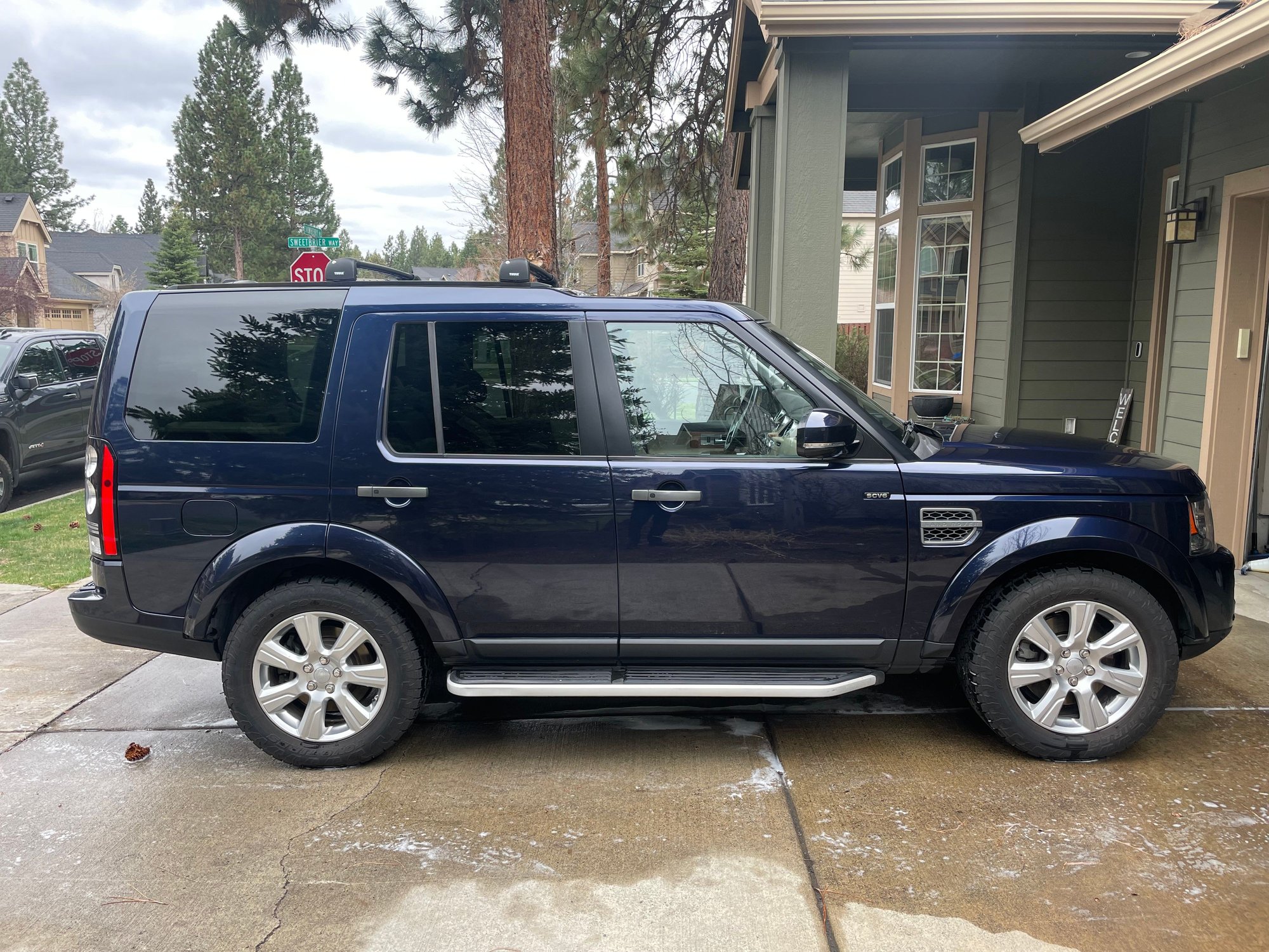 2015 Land Rover LR4 - FS: 2015 LR4 80,000miles asking $29,000obo - Used - VIN SALAG2V63FA771699 - 81,000 Miles - 6 cyl - 4WD - Automatic - SUV - Blue - Bend, OR 97702, United States