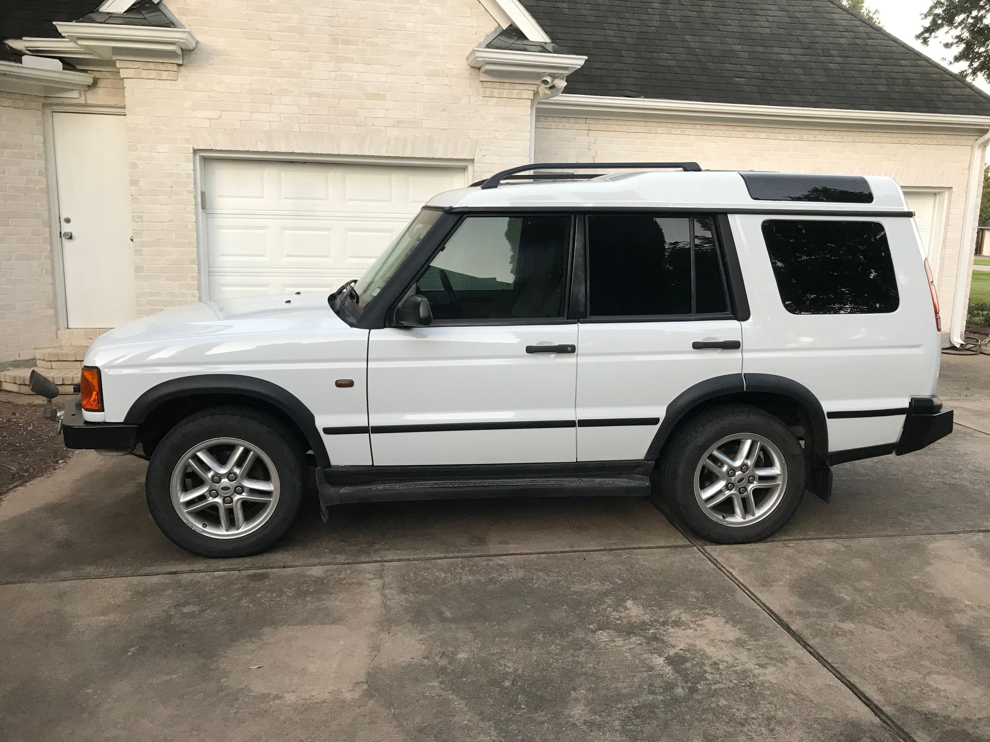 2002 Land Rover Discovery - Survivor 2002 Discovery SE II on frame restorations - Used - VIN SALTY12412A742781 - 241,174 Miles - 8 cyl - AWD - Automatic - SUV - White - Sugar Land, TX 77496, United States