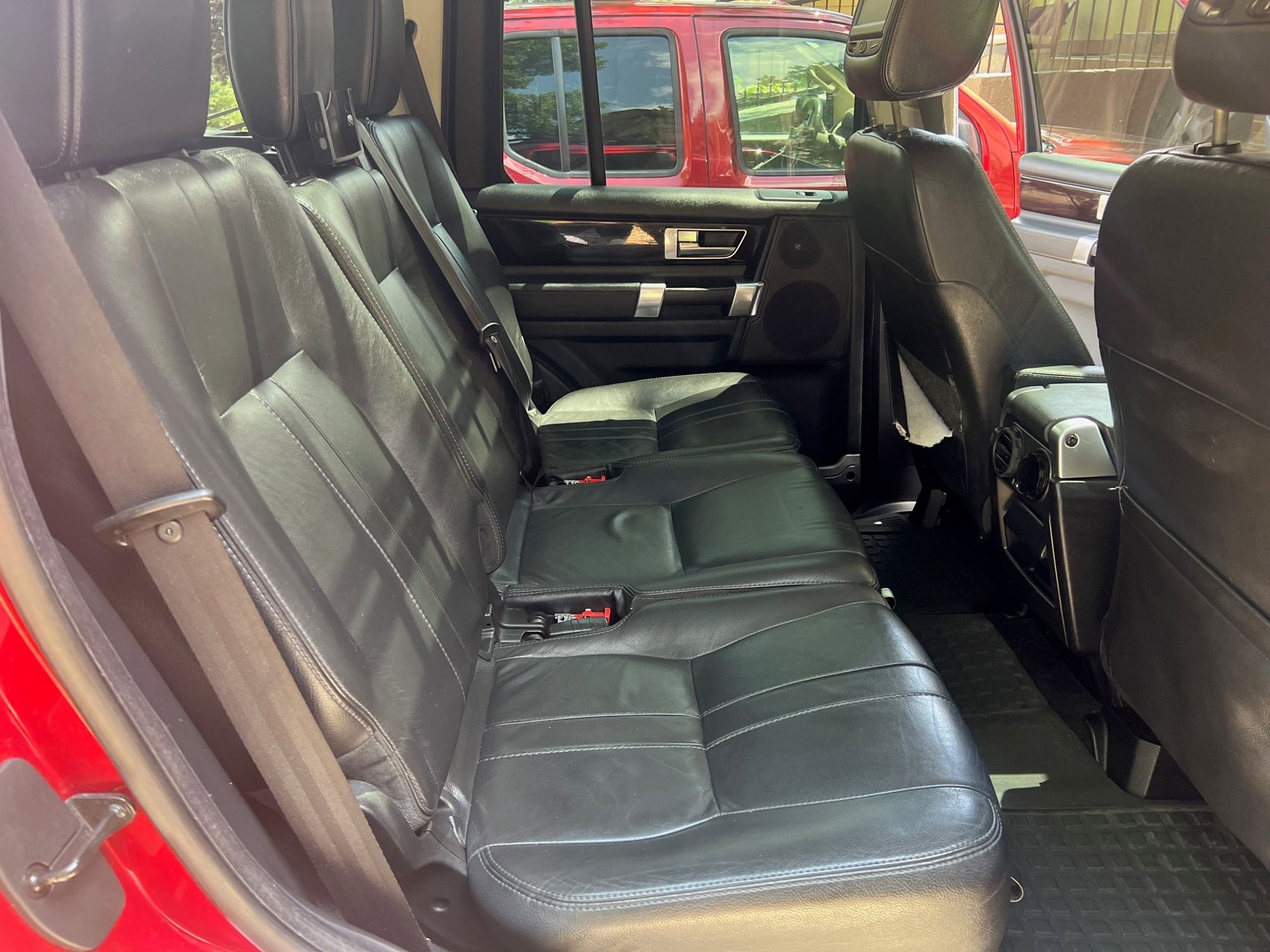 2013 Land Rover LR4 - Beautiful 2013 LR4 Firenze Red - Used - VIN SALAG2D41DA694618 - 8 cyl - 4WD - Automatic - SUV - Red - Colorado Springs, CO 80919, United States