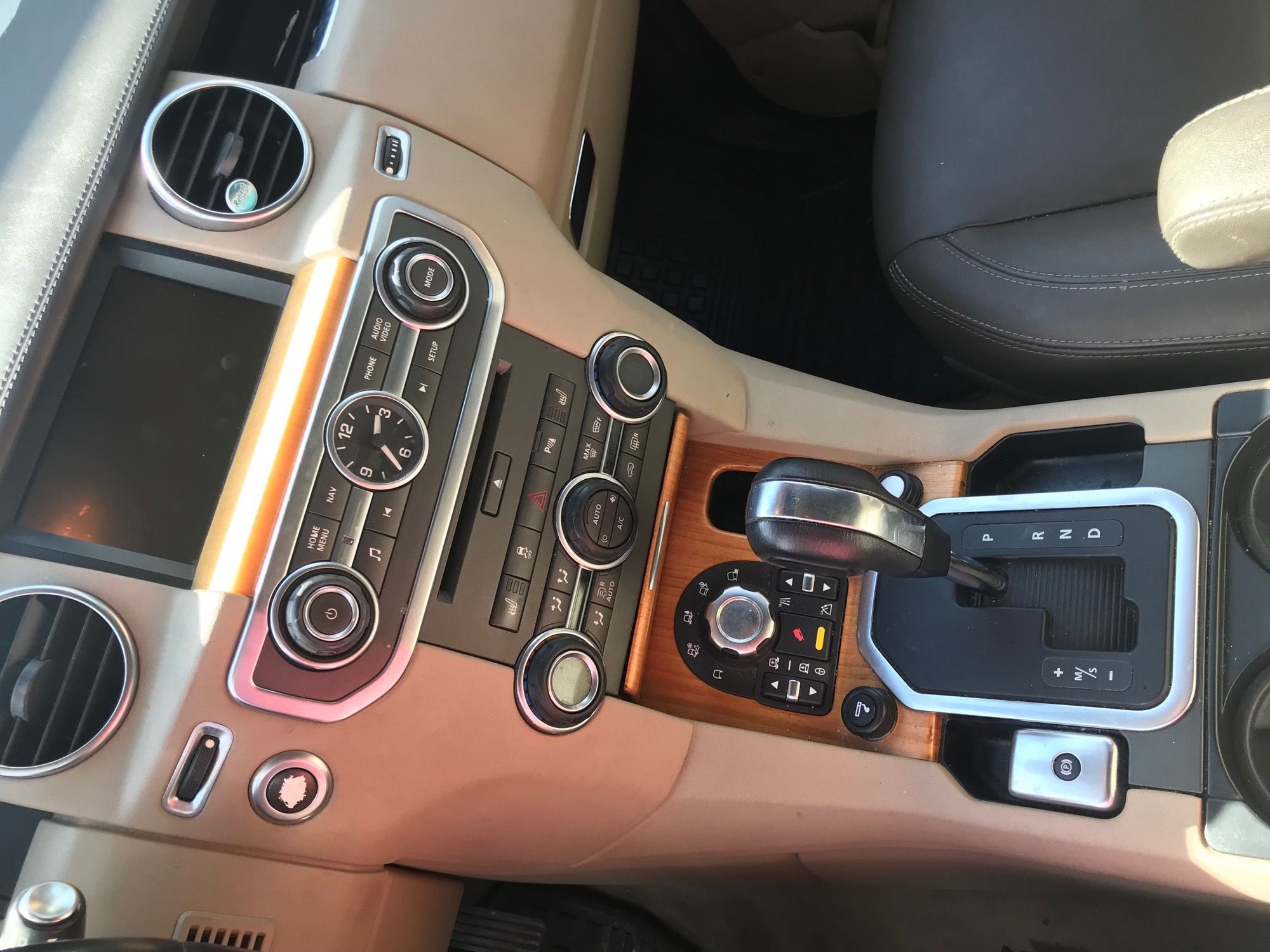2013 Land Rover LR4 - 2013 Land Rover LR4 HSE Black Package - Needs Motor - Used - VIN SALAK2D47DA682262 - 128,000 Miles - 8 cyl - AWD - SUV - Black - Kennett Square, PA 19348, United States