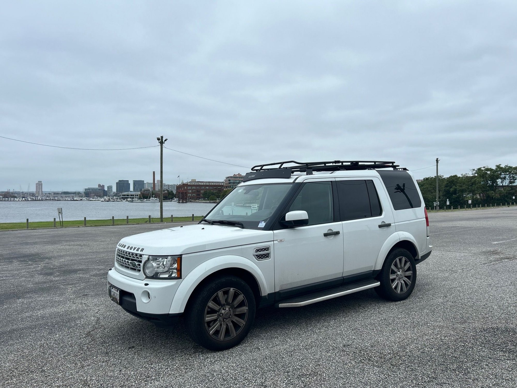 2013 Land Rover LR4 - 2013 lr4 hse - v8 - Used - VIN SALAG2D49DA664220 - 97,000 Miles - 8 cyl - AWD - Automatic - SUV - White - Middle River, MD 21220, United States