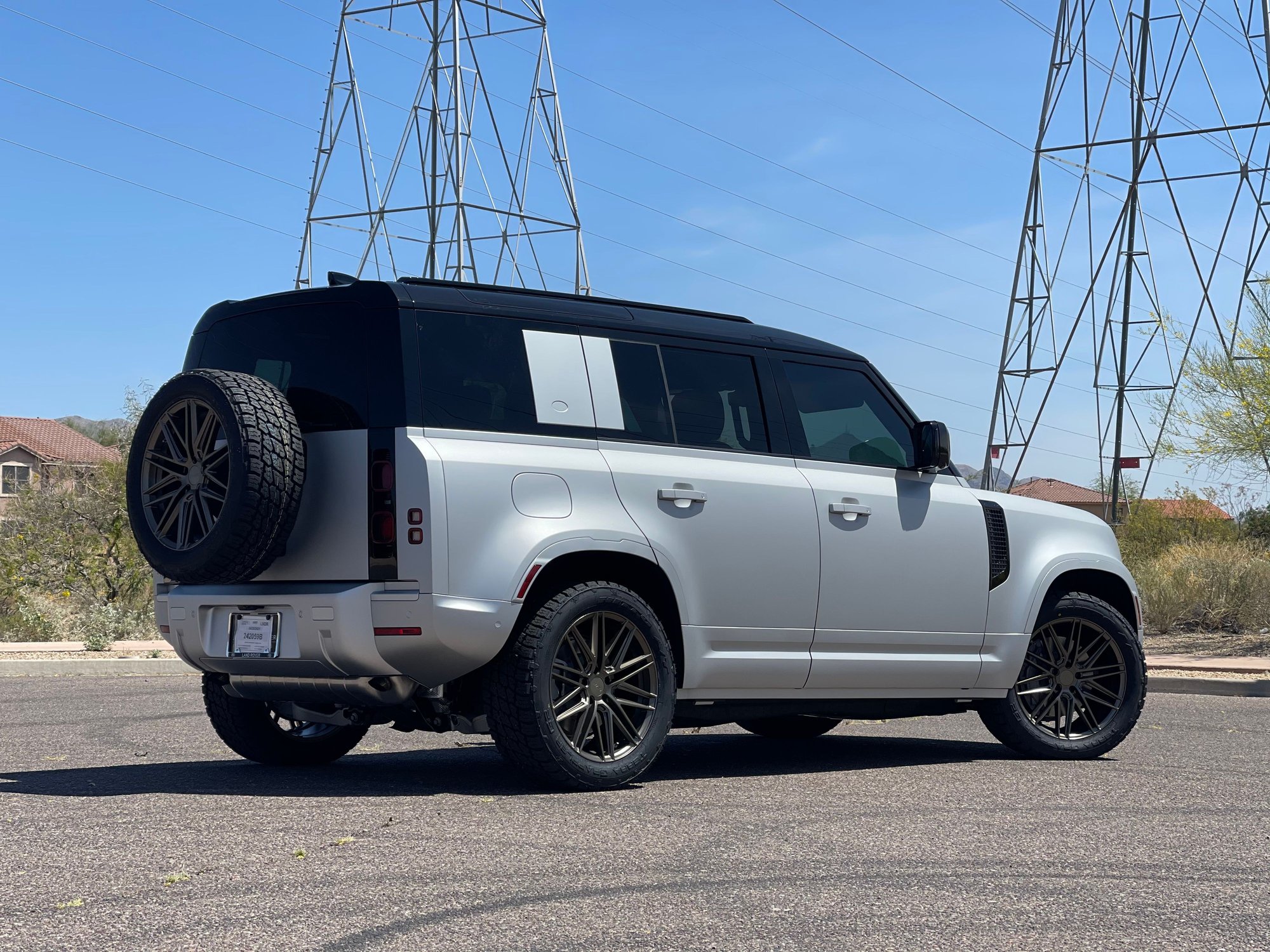 2021 Land Rover Defender - 2021 Land Rover Defender - Used - VIN SALEP7RU4M2049138 - 3,379 Miles - 6 cyl - 4WD - Automatic - SUV - Silver - Scottsdale, AZ 85254, United States
