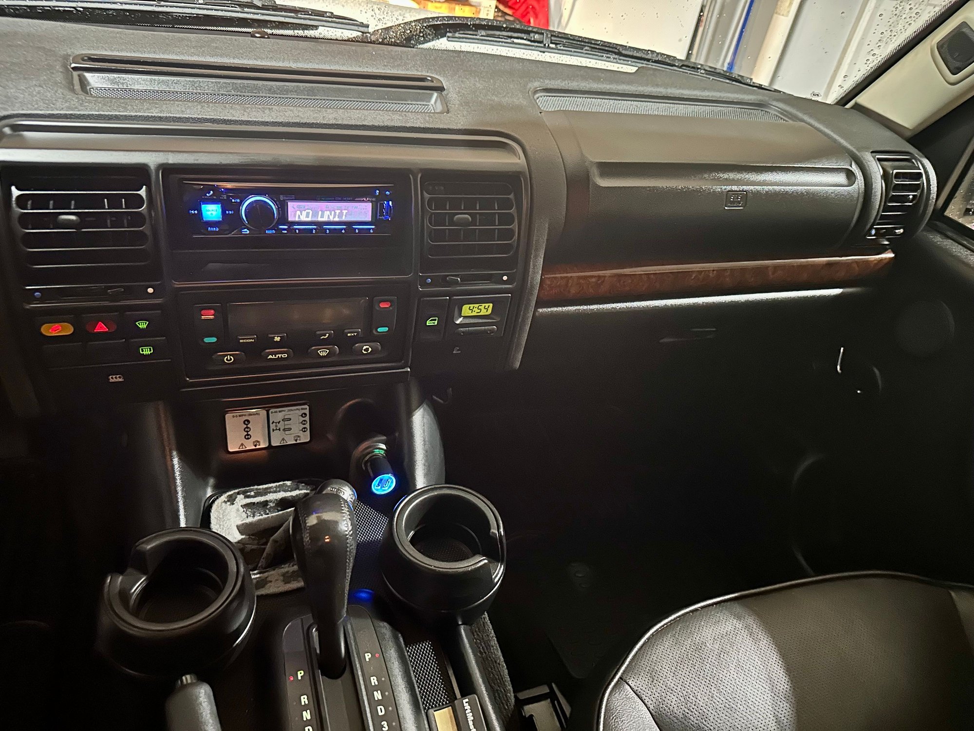 2004 Land Rover Discovery - 2004 Land River Discovery - Used - VIN SALTW19494A865677 - 115,000 Miles - 8 cyl - 4WD - Automatic - SUV - White - Normal, IL 61761, United States