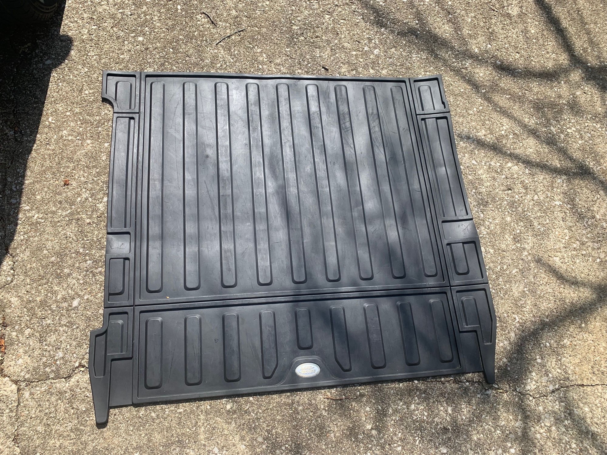Accessories - 2017-2020 Land Rover Discovery Rear Cargo Mat - Used - 2017 to 2022 Land Rover Discovery - Winchester, KY 40391, United States