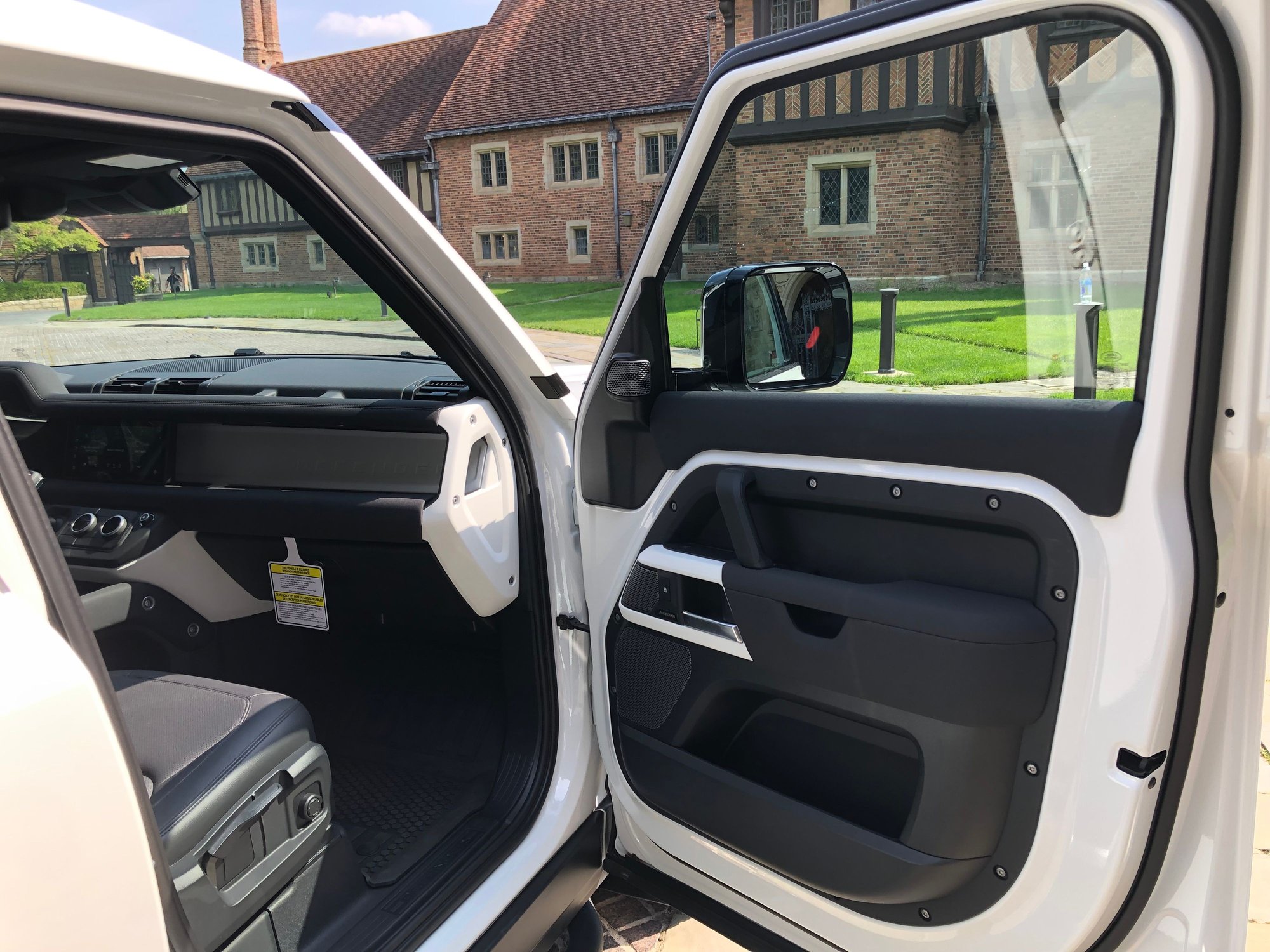 2023 Land Rover Defender - 2023 Land Rover Defender 30th anniversary for sale! - Used - VIN salej7ex3p2113336 - 14,500 Miles - 4 cyl - 4WD - Automatic - SUV - White - Rochester Hills, MI 48309, United States