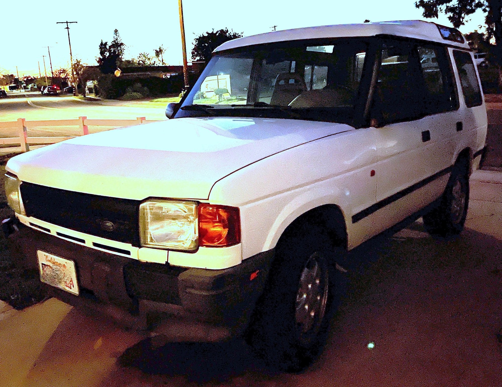 1995 Land Rover Discovery - 1995 Discovery for sale - low miles - Used - VIN SALJN1240SA141491 - 106,453 Miles - 8 cyl - 4WD - Automatic - SUV - White - San Diego, CA 92117, United States