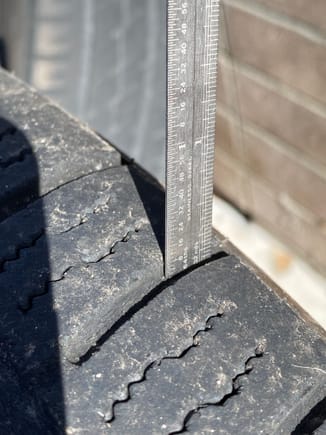 Last front mounted tire tread