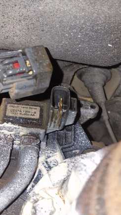 Plug disconnected on top of rear of gearbox - L405 