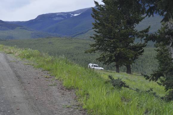 The stock Disco 1 heading down, it was the driver's 1st real 4 wheel drive trip