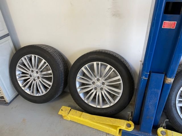 Wheels and Tires/Axles - 2018 Land Rover Discovery 20 Inch OEM wheels & Tires - $1,250 - Used - 2017 to 2021 Land Rover Discovery - Chicagoland, IL 60148, United States