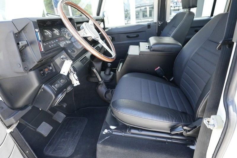 1995 Land Rover Defender 90 - 1995 land rover defender 110 - Used - VIN SALLDHM68MA968960 - 151,788 Miles - 4 cyl - 4WD - Manual - Wagon - White - Delray Beach, FL 33483, United States