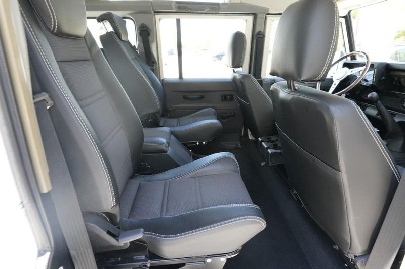 1995 Land Rover Defender 90 - 1995 land rover defender 110 - Used - VIN SALLDHM68MA968960 - 151,788 Miles - 4 cyl - 4WD - Manual - Wagon - White - Delray Beach, FL 33483, United States