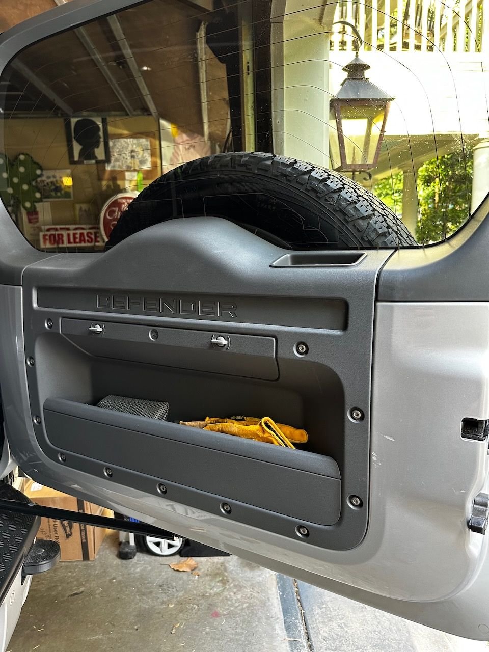 2022 Land Rover Defender - 2022 Defender 110 SE with all the extras + ext warranty - Used - VIN SALEP7RU7N2069448 - 25,200 Miles - 6 cyl - 4WD - Automatic - SUV - Silver - Little Rock, AR 72207, United States