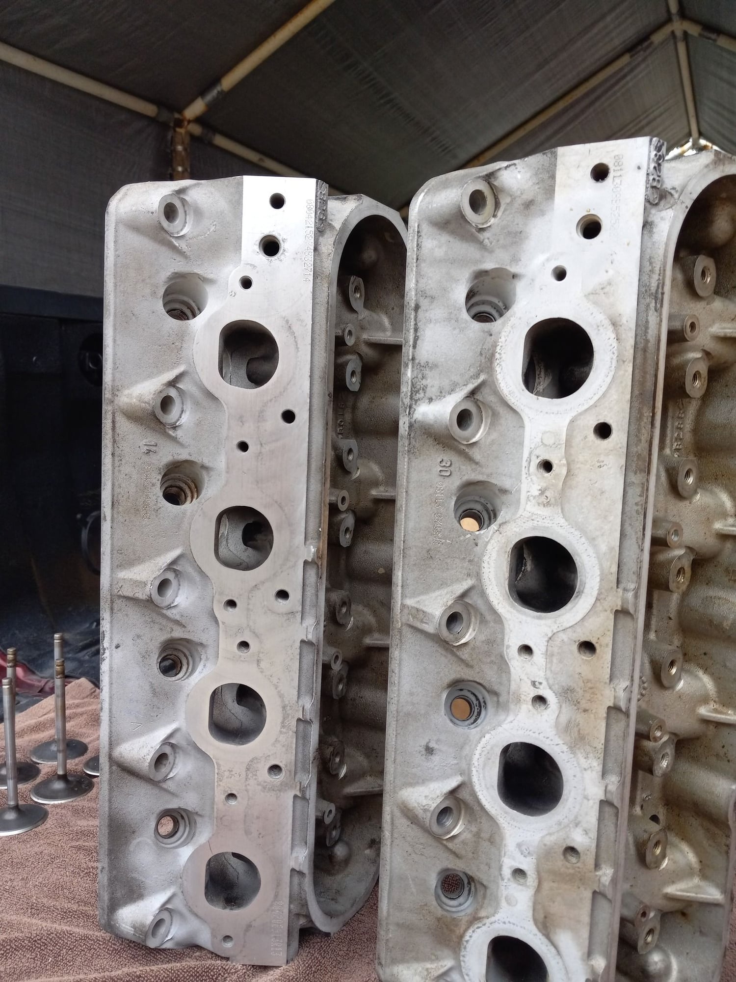Engine - Intake/Fuel - 823 L92 heads - Used - 0  All Models - Redford, MI 48240, United States