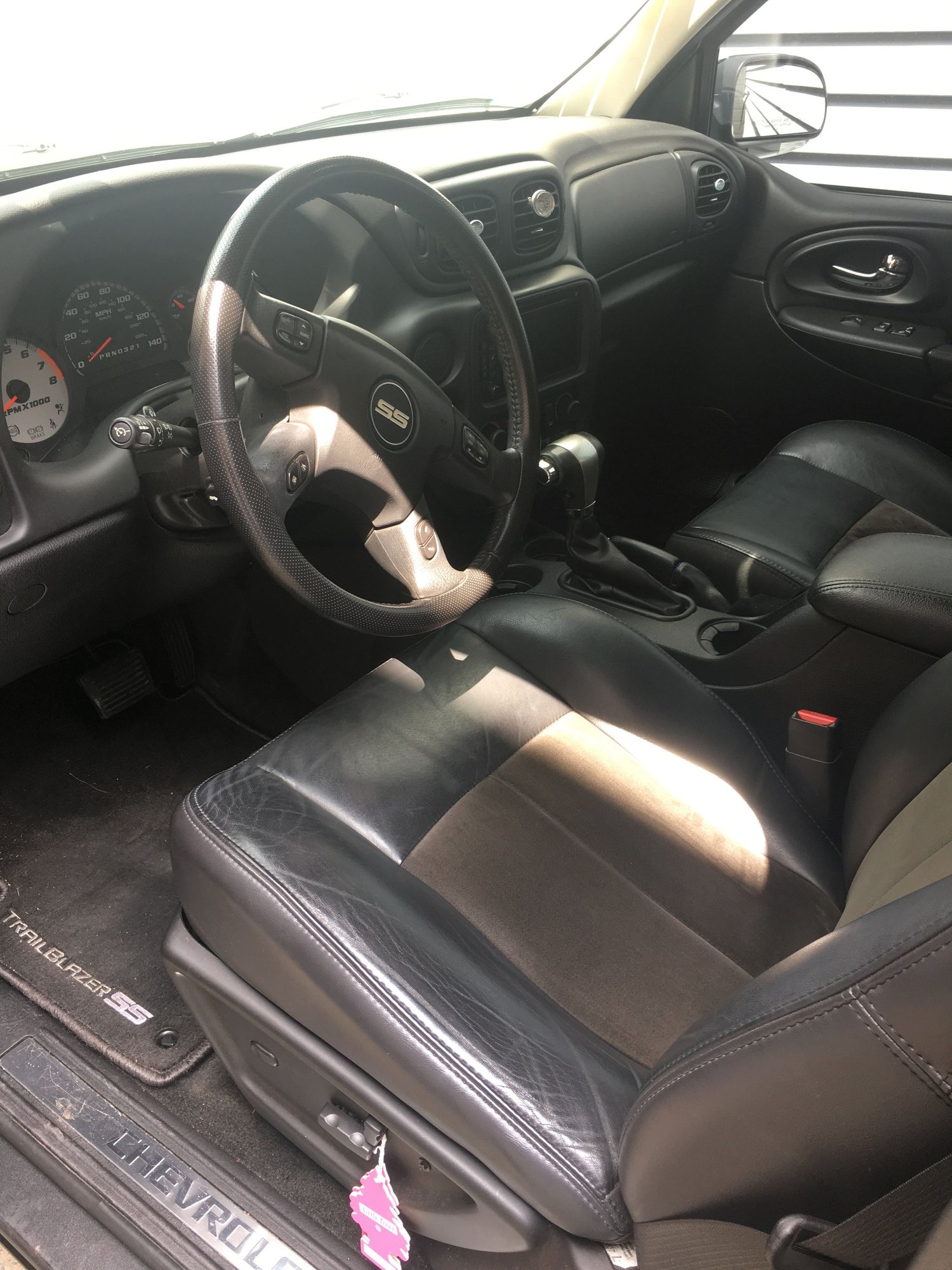 2007 Chevrolet Trailblazer - 2007 Chevy Trailblazer SS - Used - VIN 1GNES13H972261656 - 8 cyl - 2WD - Automatic - Truck - White - Bellmore, NY 11710, United States