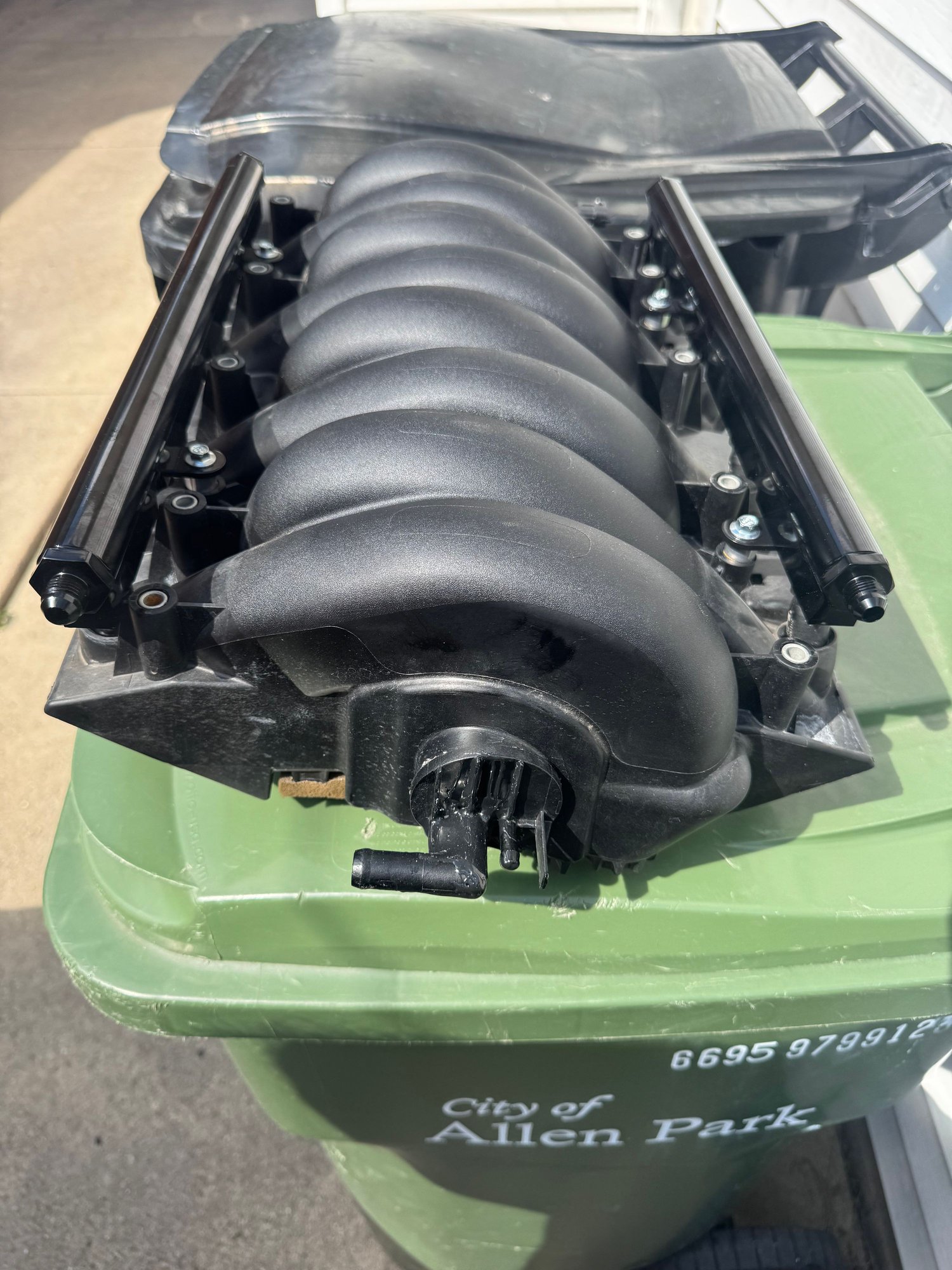 Engine - Intake/Fuel - LS3 Intake With Holley EFI Rails And 50lb Flex Fuel Injectors - Used - 0  All Models - Allen Park, MI 48101, United States
