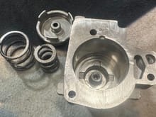 See here my stock housing, stock springs and stock piston.