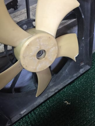 U can see where the socket broke the corner of my fan blade