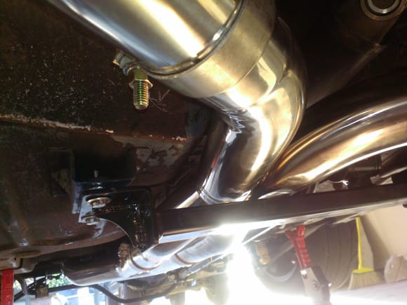 This was installed with a UMI Tunnel mount Torque Arm.