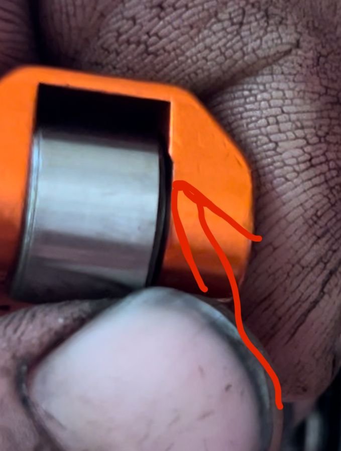 Here�s rocker you can see how they were potentially getting side loaded and pushed into the body cutting a groove 