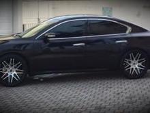 My wifey max sittin 22 strada moda rims