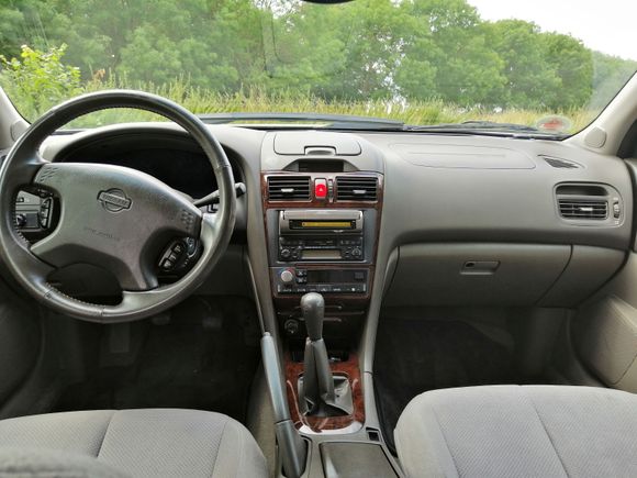 Dashboard with Nissan birdview navigation (and remote control)