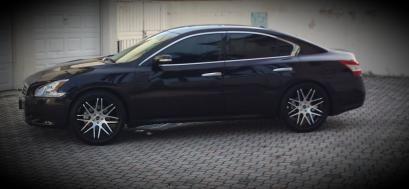 My wifey max sittin 22 strada moda rims