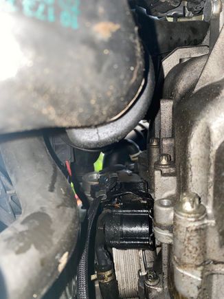 hose looks like it should attach to the black part