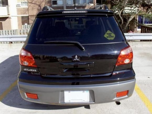 2005 Mitsubishi Outlander LS FWD (3)