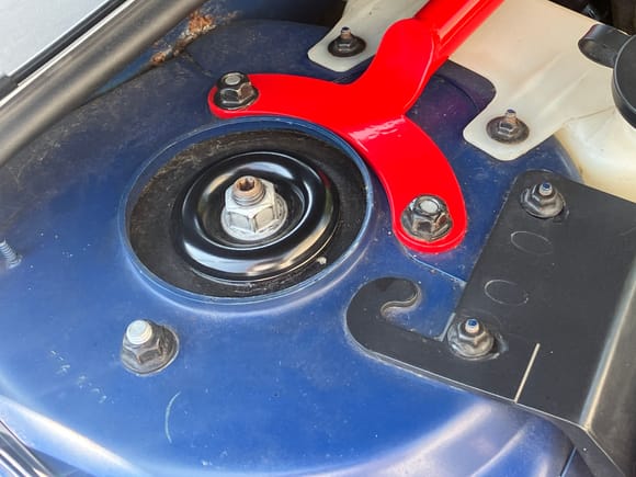 STB2 fits tight to the center of the strut