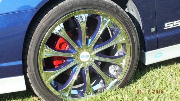 DSCF2659 I had Platinum 20 inch wheels installed recently and had the sides sanded and painted the same color as my Monte.I also had the brake calipers painted red