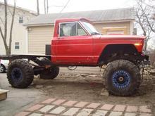 How the J10 sat as of 4/12/09. 28" of ground clearance from frame to ground. 39" boggers, 1 ton axles, AMC 360/TH400/D300.