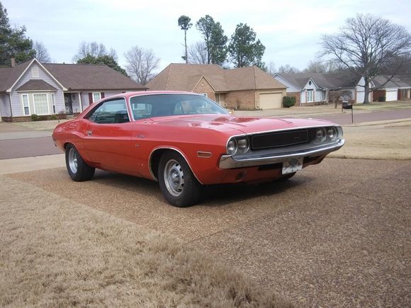 I've replaced the front center caps with the correct '70 style