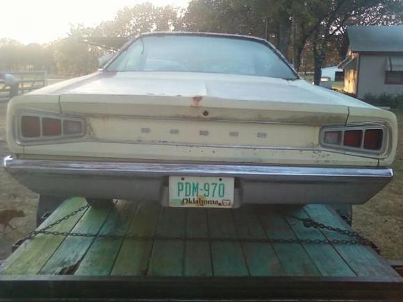 aint it purty? lol Looking for an R/T tail panel and taillights for it.