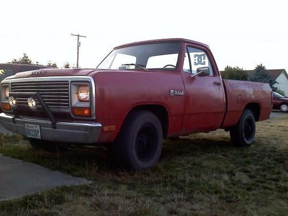 thats my 1981 dodge ram short bed