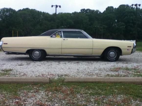 Chrysler fuselage c body cars are l-o-n-g. Could barely get her big ass in the frame.