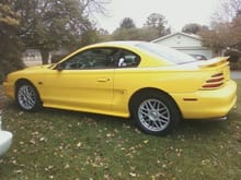 Garage - Yellow Mustang