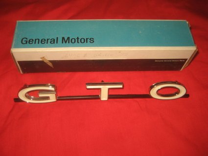 NOS 1964-66 Pontiac GTO Grille Emblem