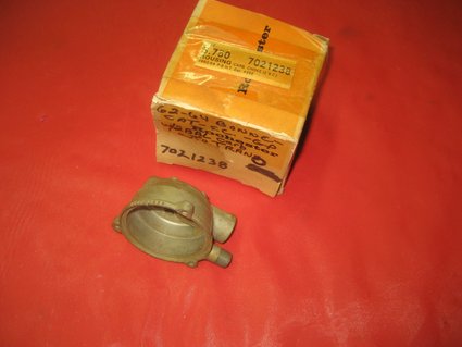 NOS 1962-64 Pontiac 2 bbl carburetor choke housing